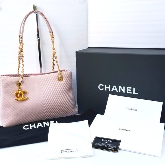 Extra pics for CHANEL Gorgeous blush Pink CC Logo V Stitch Chain Shoulder bag - Picture 5 of 16